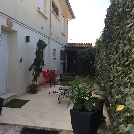 Апартаменты T2 Climatise Baignoire Terrasse Jacuzzi Piscine Sauna Launaguet