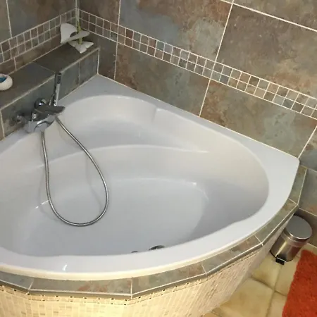 T2 Climatise Baignoire Terrasse Jacuzzi Piscine Sauna Launaguet