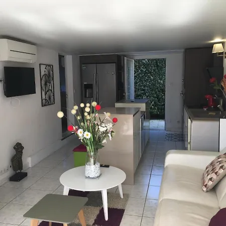 Apartment T2 Climatise Baignoire Terrasse Jacuzzi Piscine Sauna *