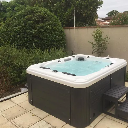 Apartment T2 Climatise Baignoire Terrasse Jacuzzi Piscine Sauna *
