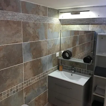 Apartment T2 Climatise Baignoire Terrasse Jacuzzi Piscine Sauna *